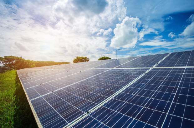 solar-panel-blue-sky-background-alternative-energy-concept.jpg<br><i>© FotoEnergy fotowoltaika i pompy ciepła</i>